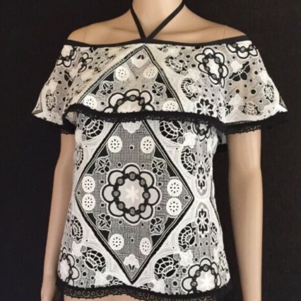ALEXIS Black and White Off the shoulder top XS